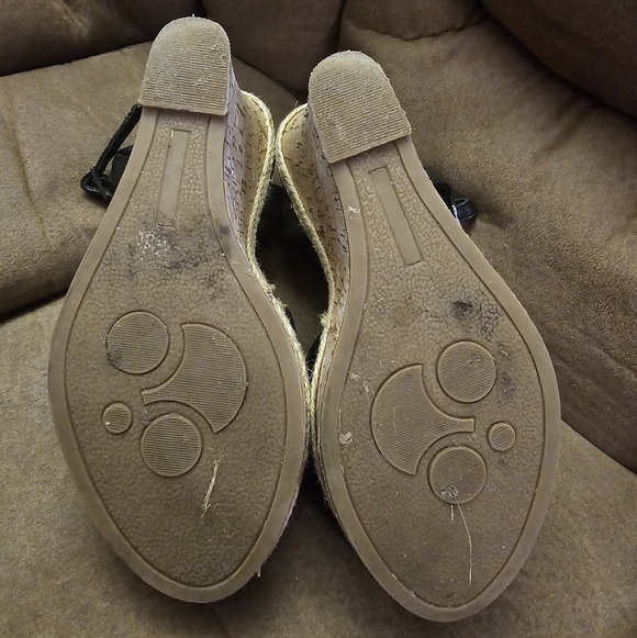 Fergalicious By Fergie Black Wedge Sandals Size 6.5 - Picture 6 of 6